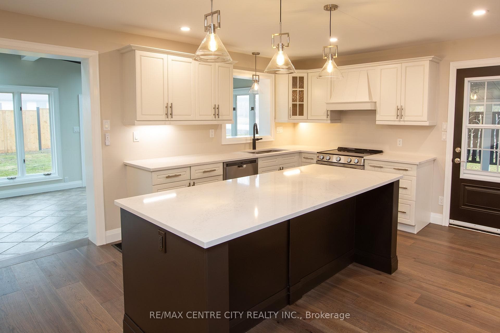 2193 Miller Avenue photo 11