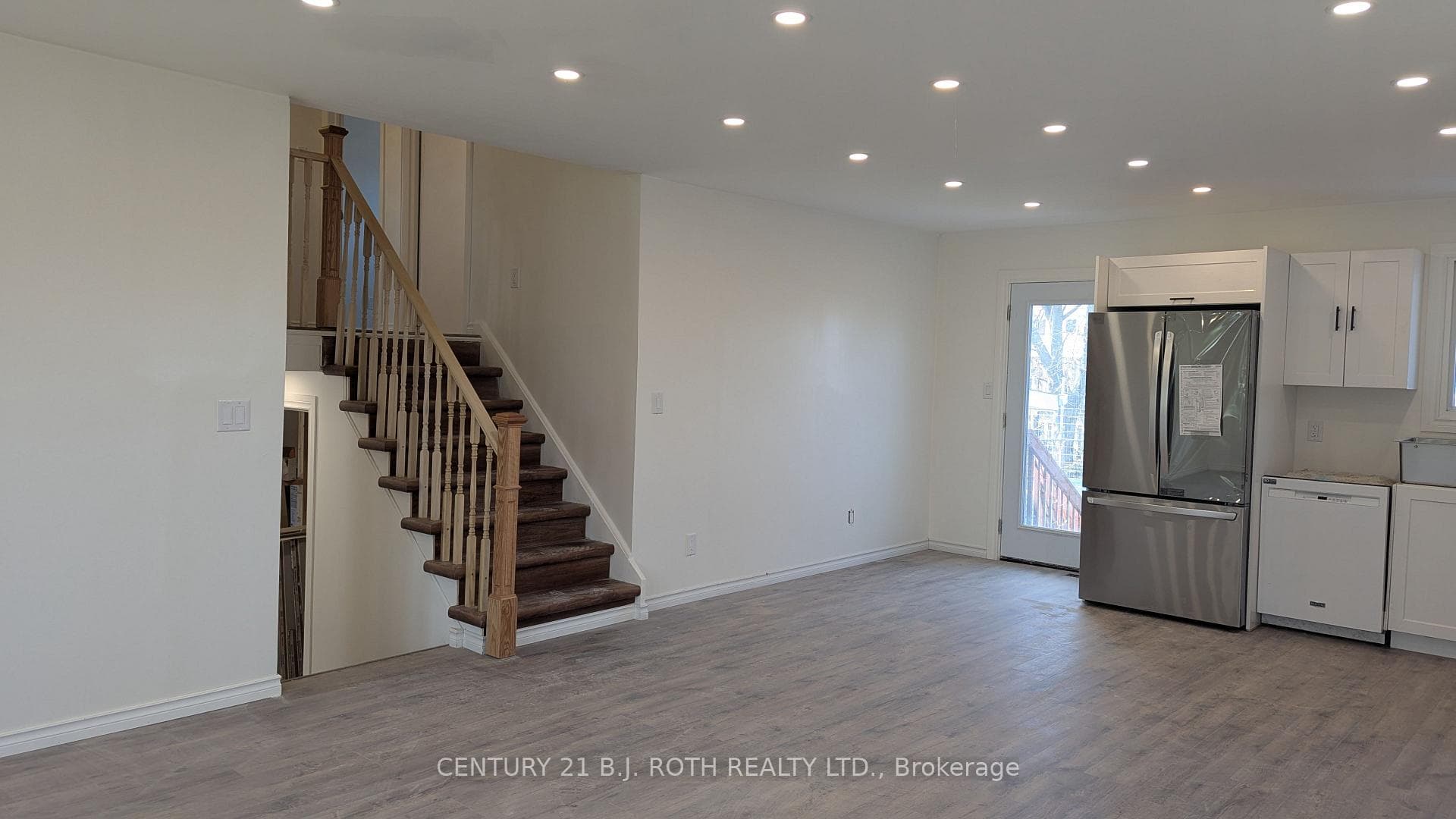 20 Meadowland Avenue Unit Upper photo 2