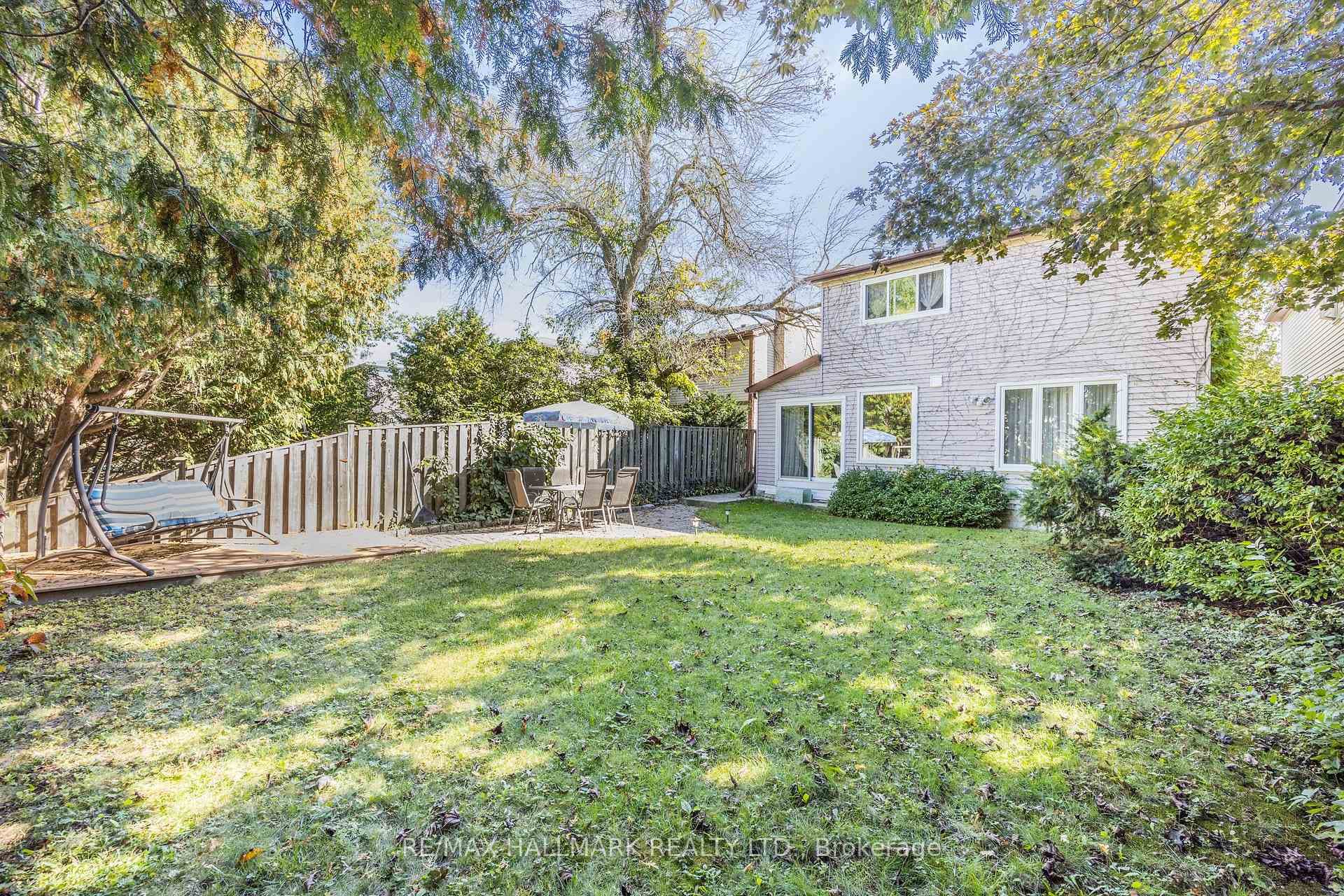 40 Lillooet Crescent photo 21