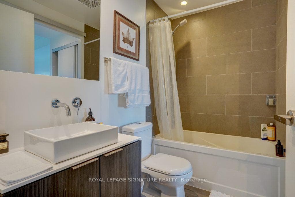159 Dundas Street Unit 3302 photo 6