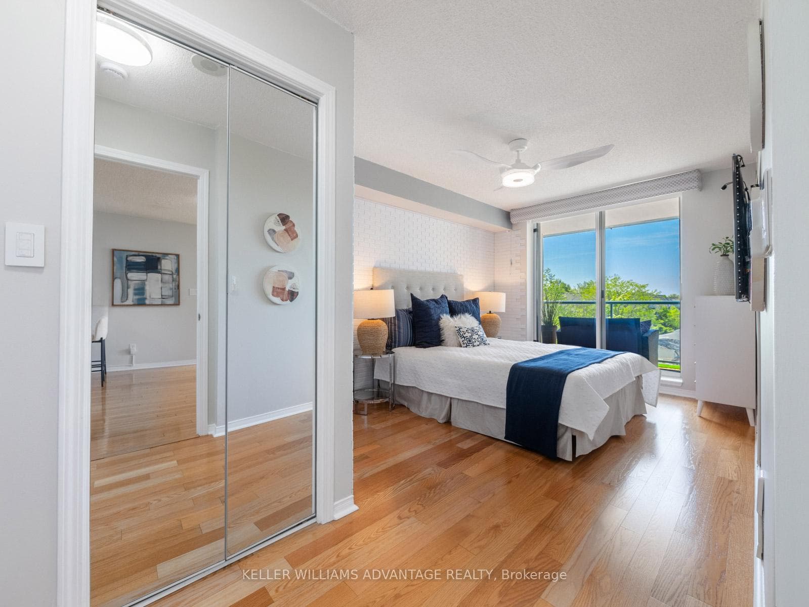 1733 Queen Street Unit 424 photo 18
