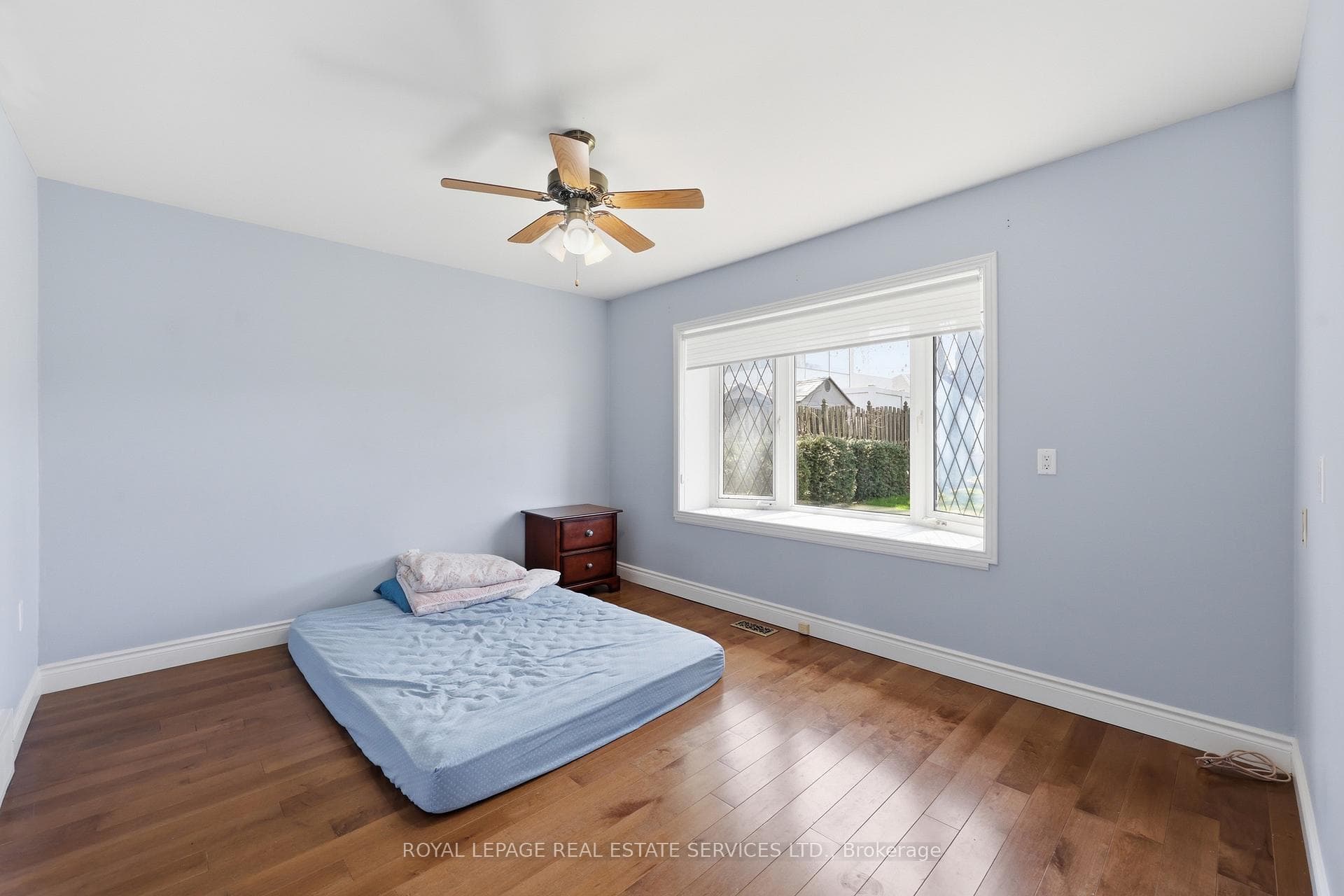 8 Lakeshore Drive photo 29