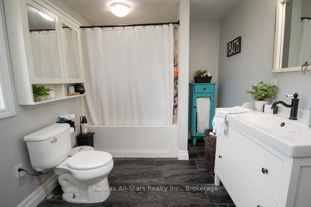 1-4pc bath combo with laundry