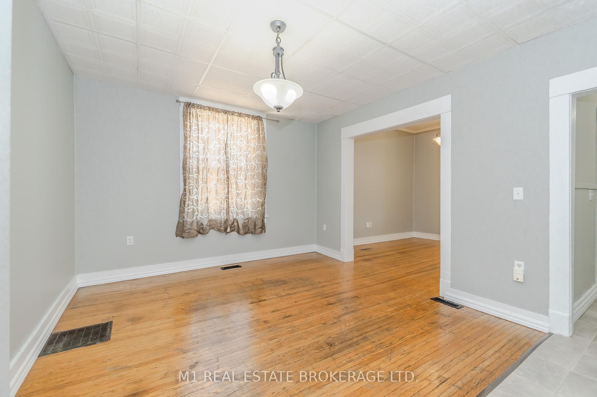 194 York Road photo 11