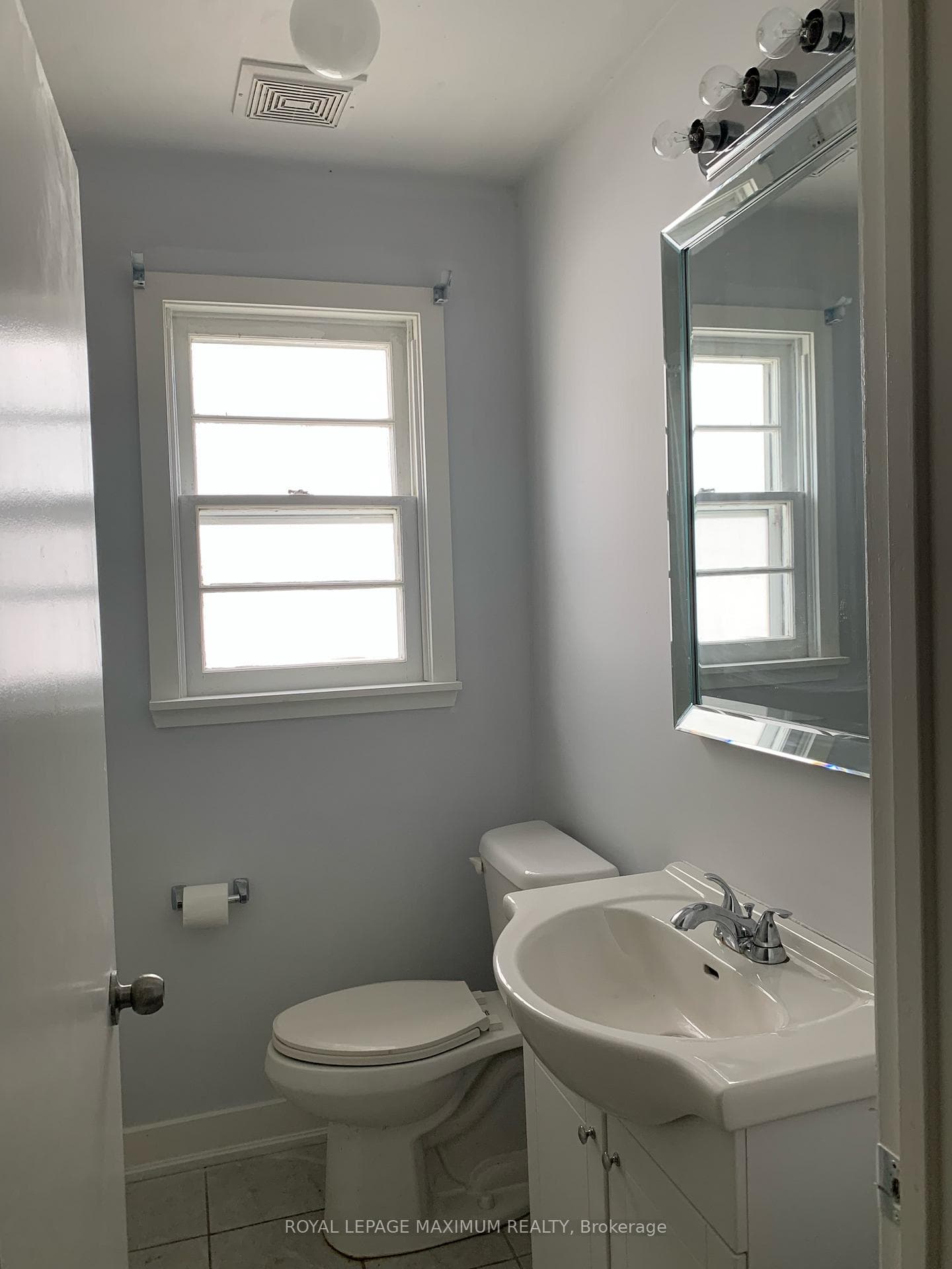 69 Coles Avenue Unit Main photo 4