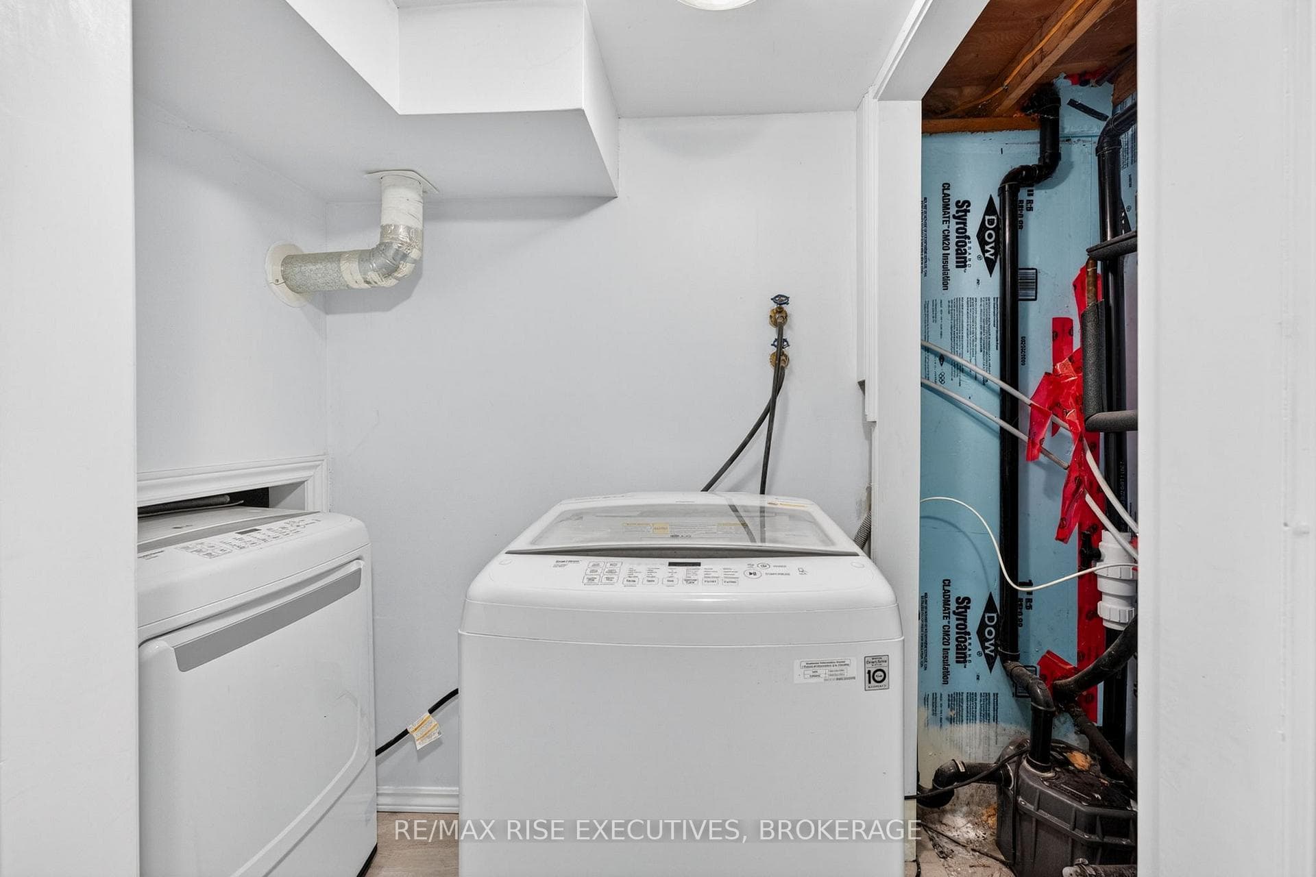 2405 Rideau Ferry Road photo 38