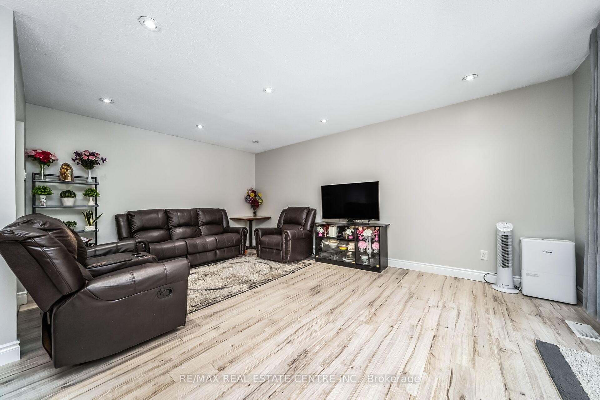 9 Watson Crescent photo 12
