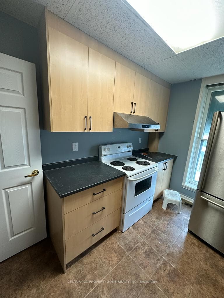 370 Talbot Street photo 6