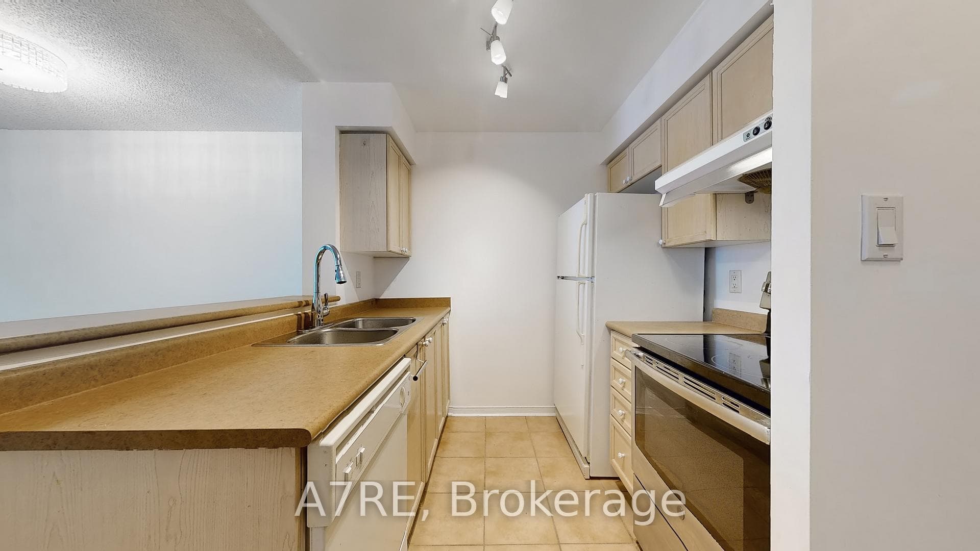 233 Beecroft Road Unit 819 photo 6