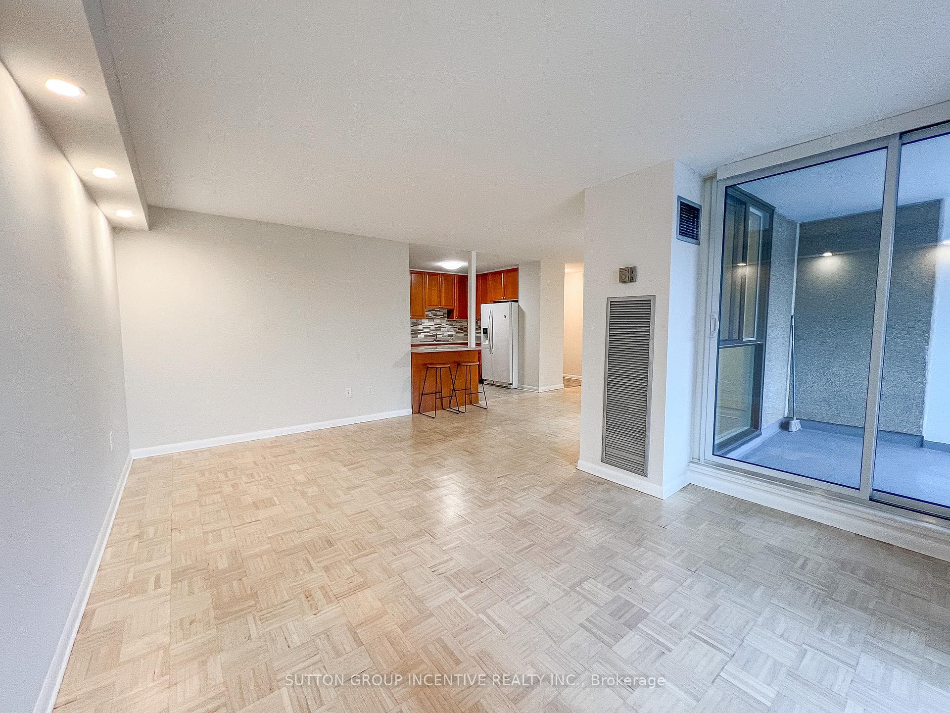 1300 Mississauga Valley Boulevard Unit 303 photo 12