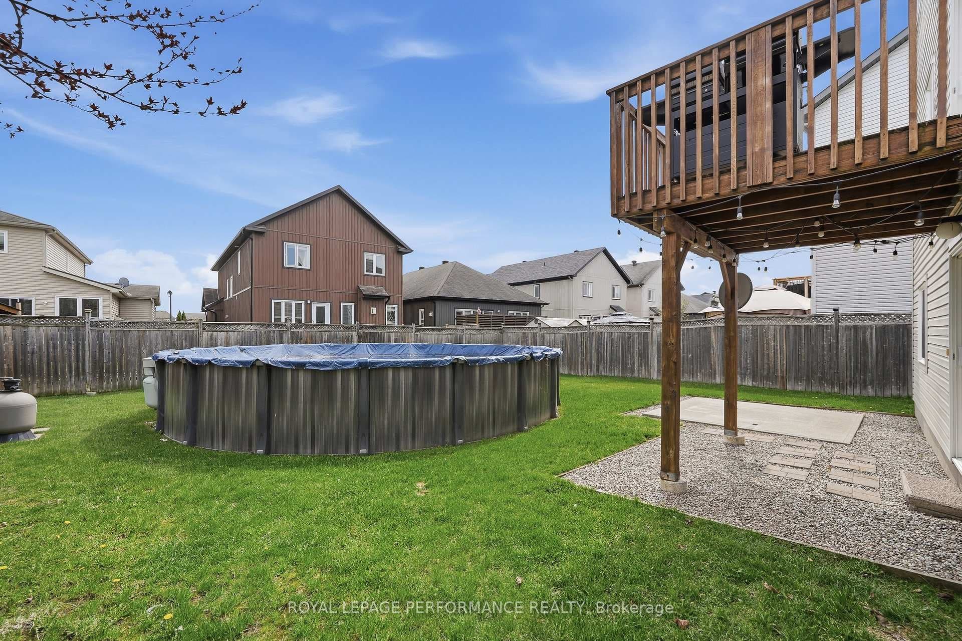 366 Jasper Crescent photo 39