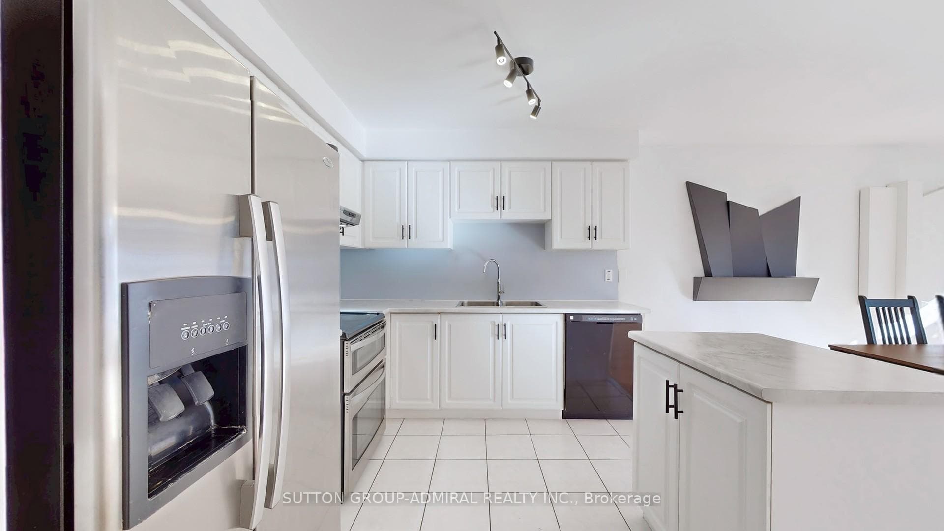 111 Kelso Crescent photo 7