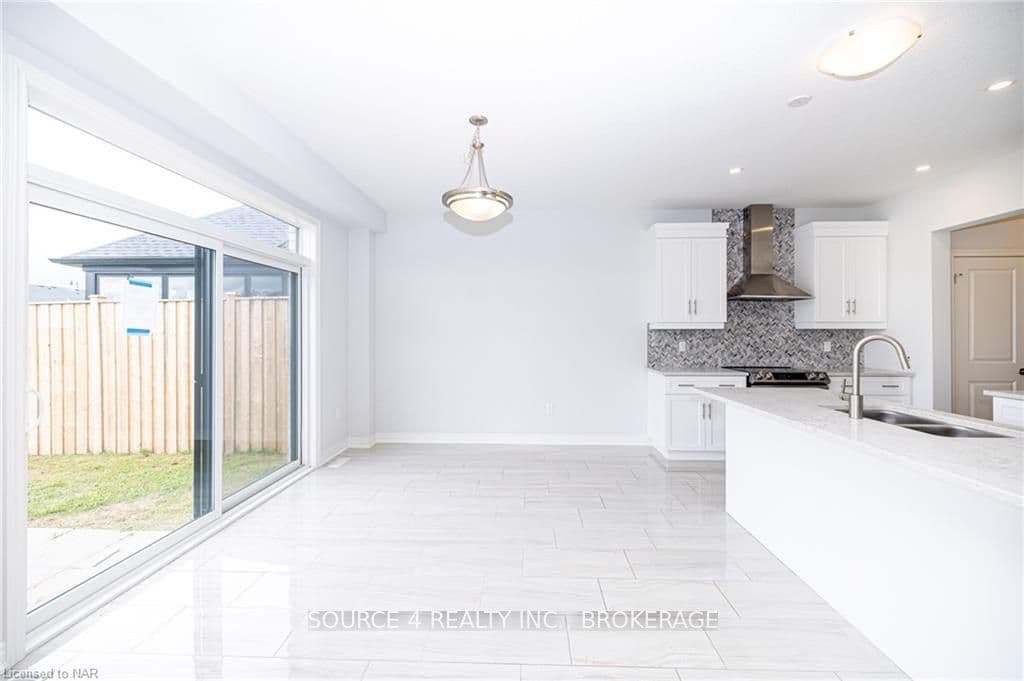 140 SUSAN Drive photo 12