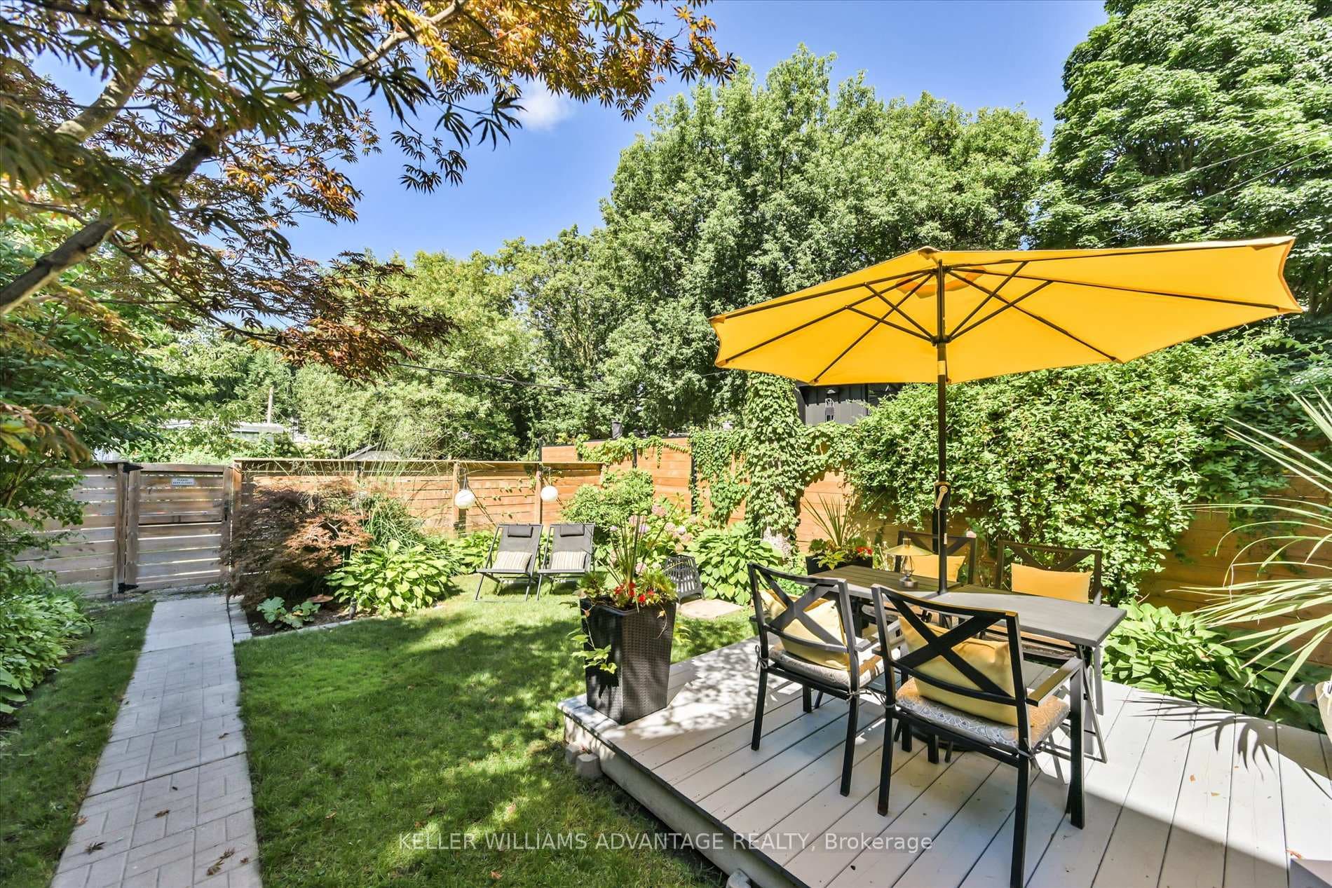 1568 Dundas Street photo 46