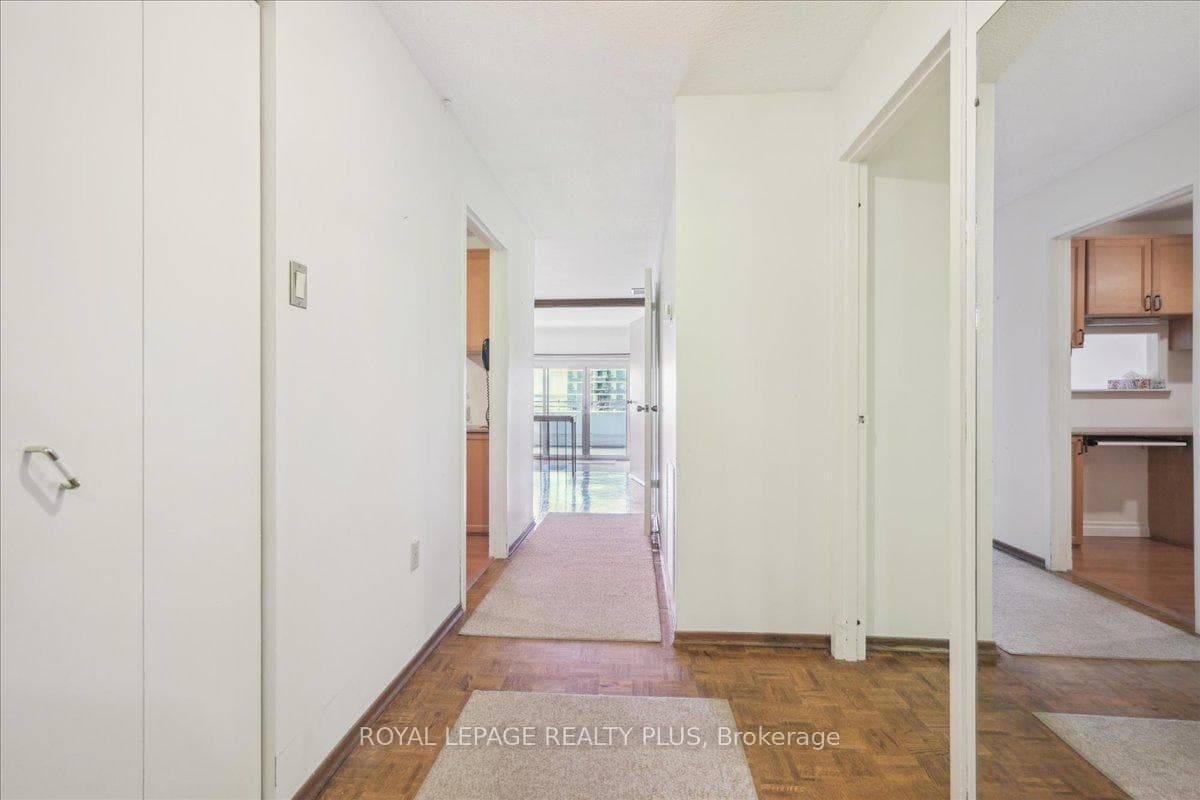 965 Inverhouse Drive Unit 1107 photo 6