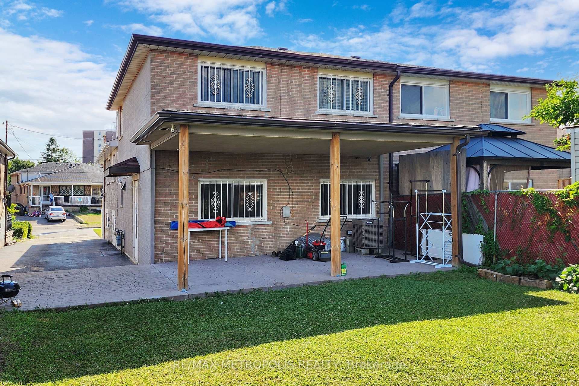 82 Laskay Crescent photo 33