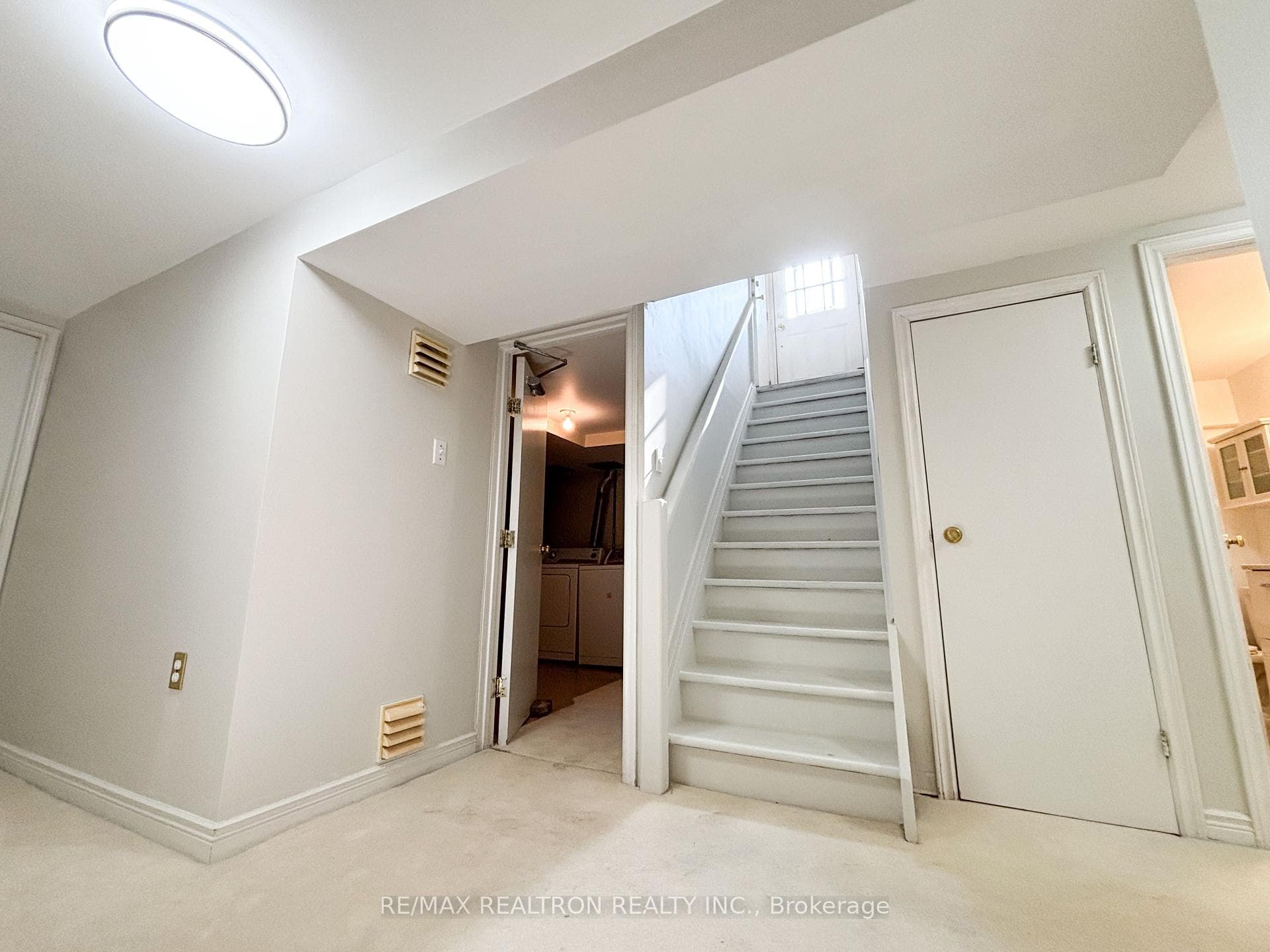 7 Rockport Crescent photo 4