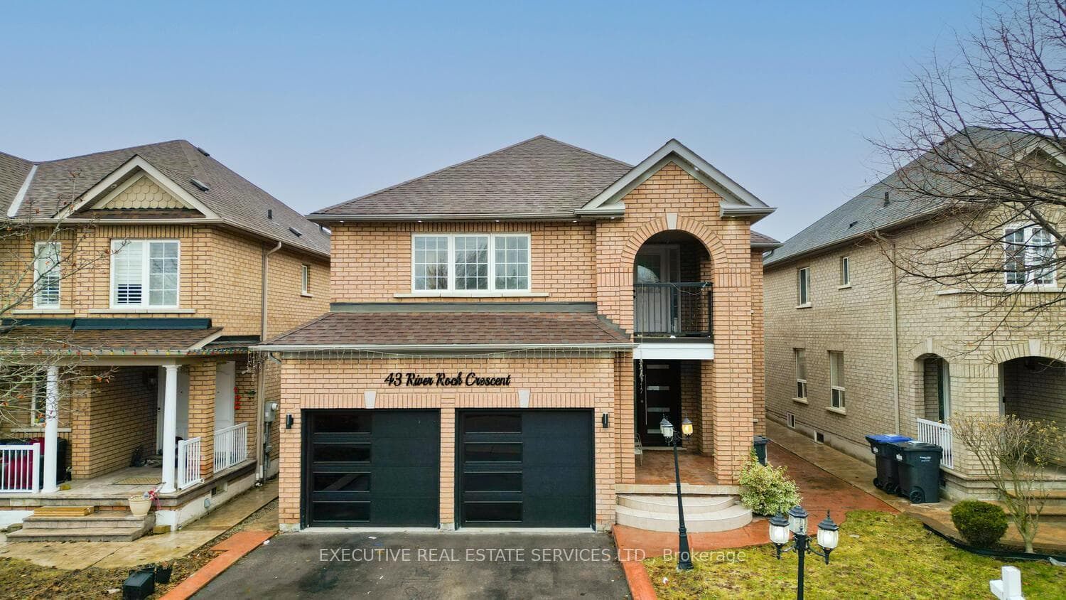 43 River Rock Crescent photo 1