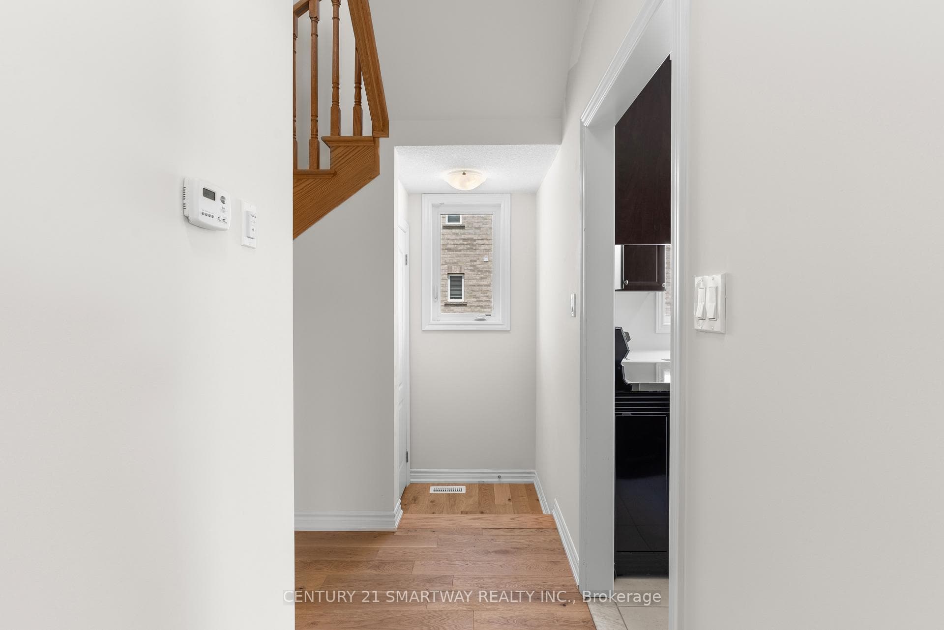40 HUNTSWORTH Avenue photo 18