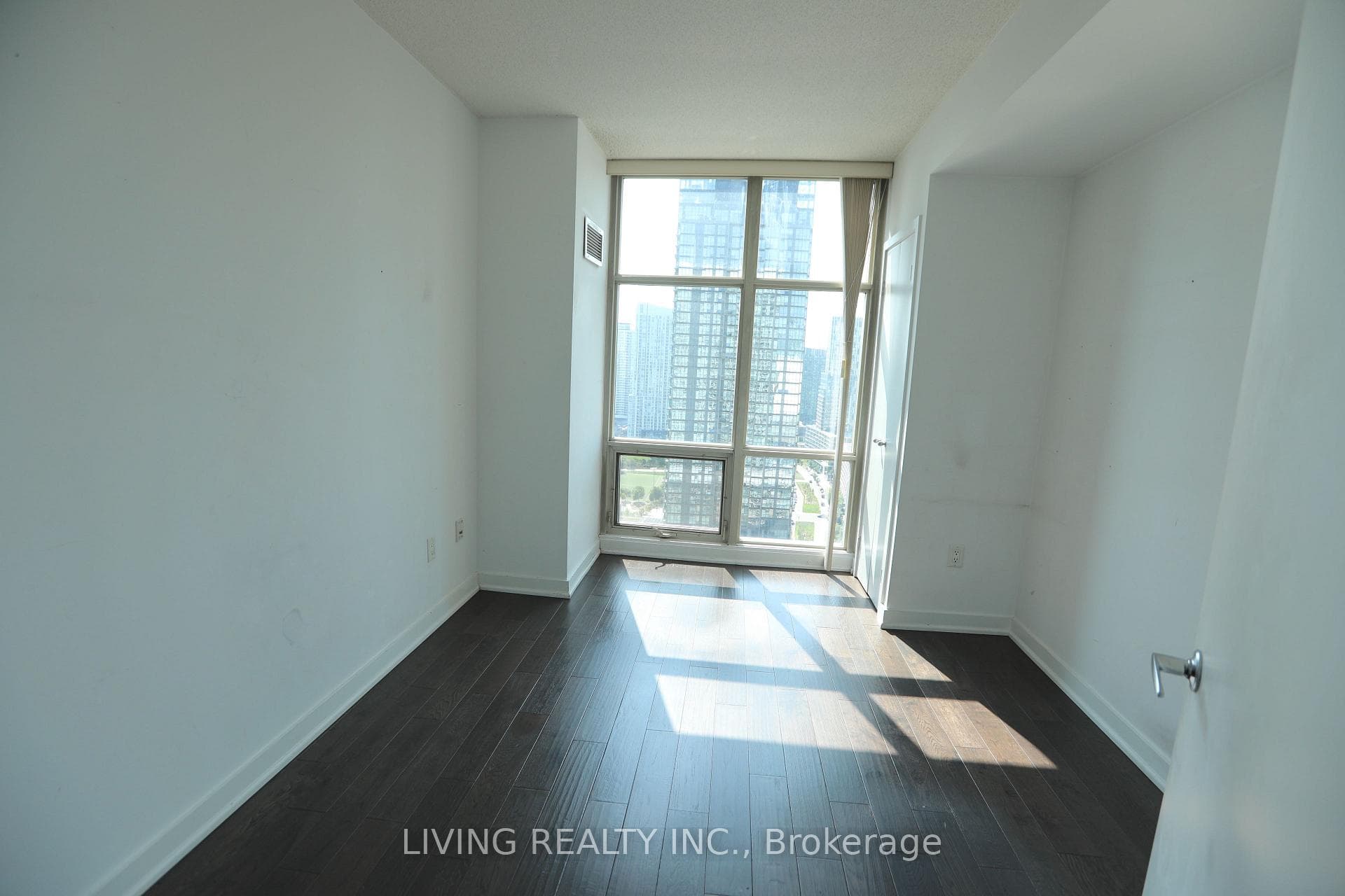 10 Navy Wharf Court Unit 3212 photo 9