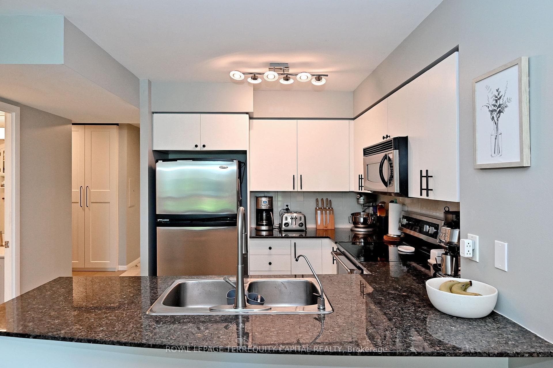 219 Fort York Boulevard Unit 405 photo 23