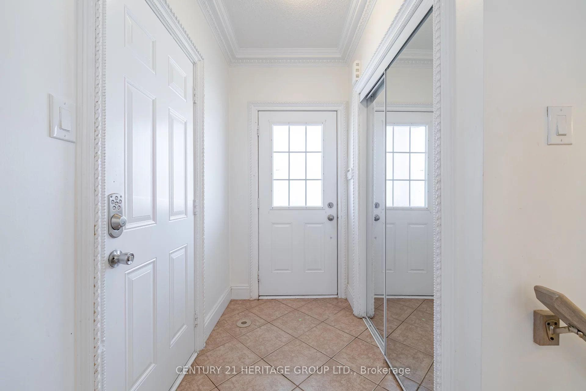 918 Thompson Road photo 6