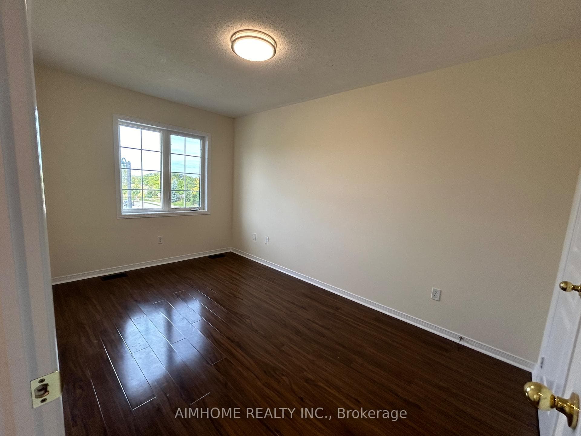 1255 Blencowe Crescent photo 15