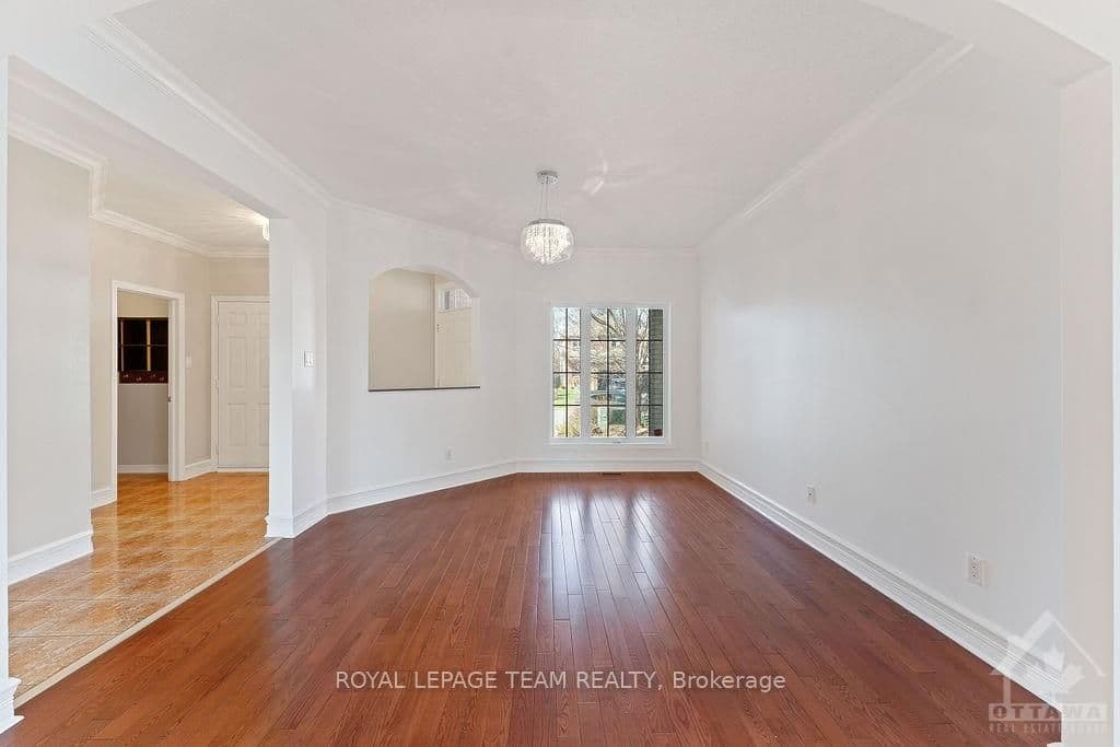96 BOREALIS Crescent photo 6