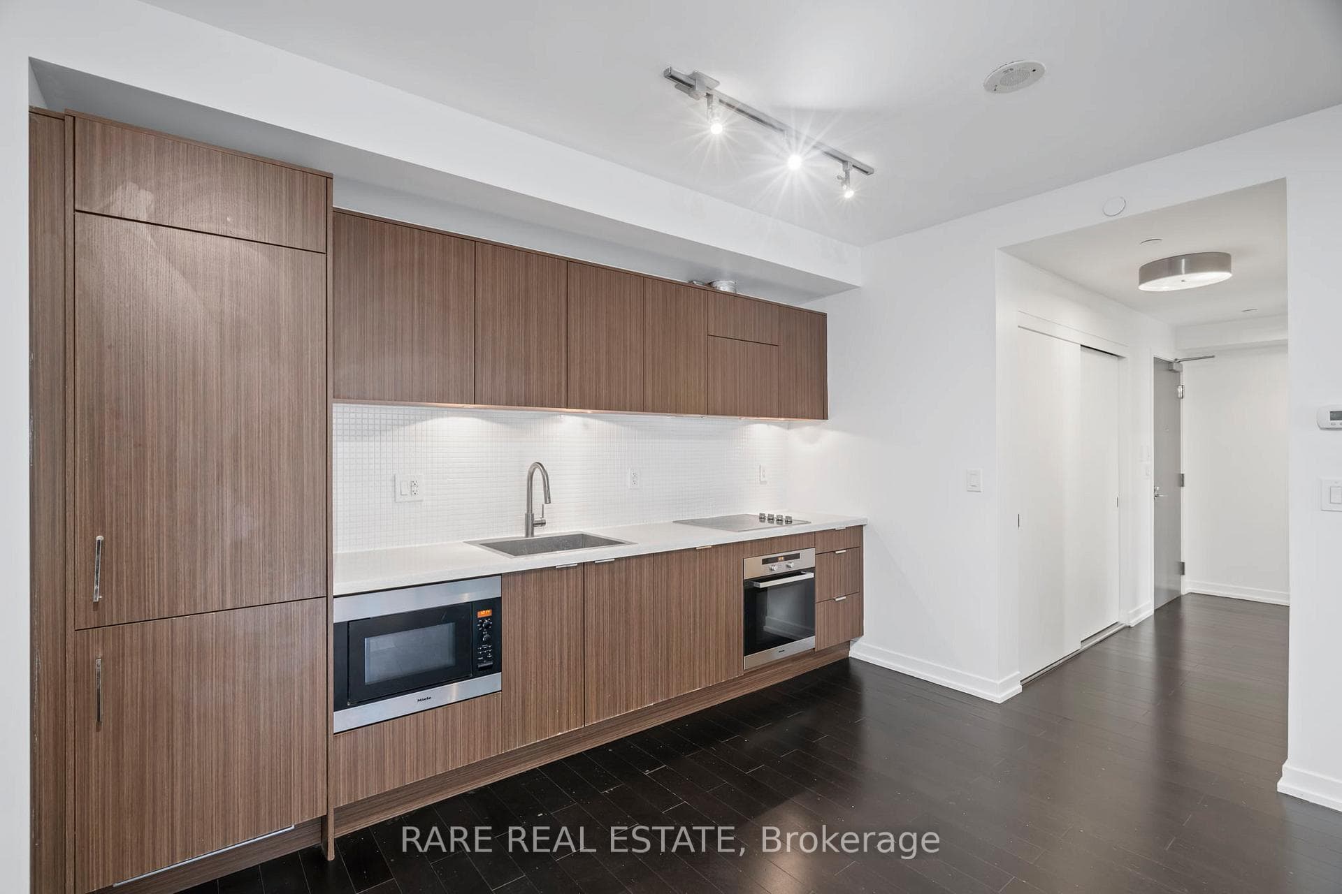 21 Widmer Street Unit 621 photo 9