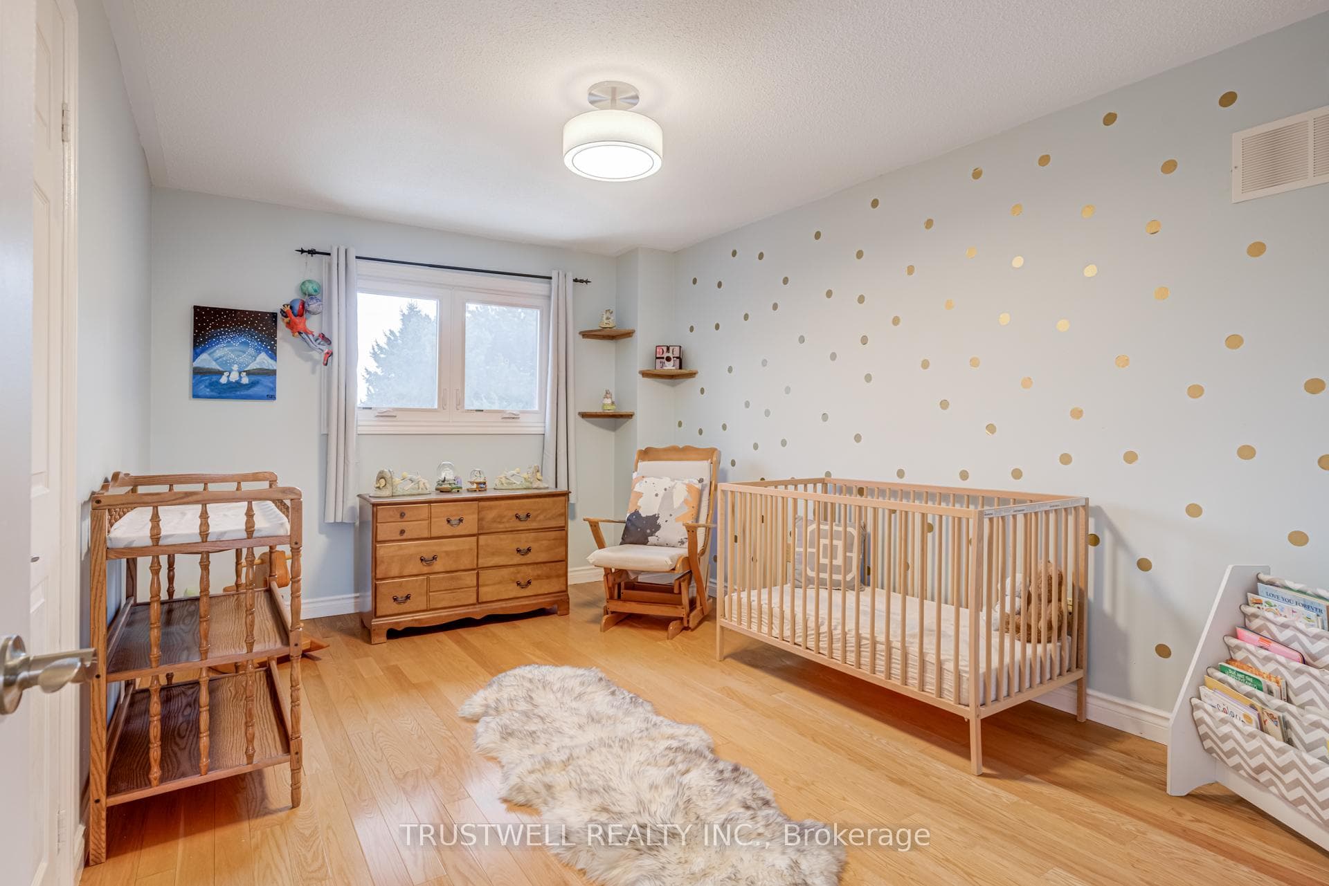 82 Long Island Crescent photo 24