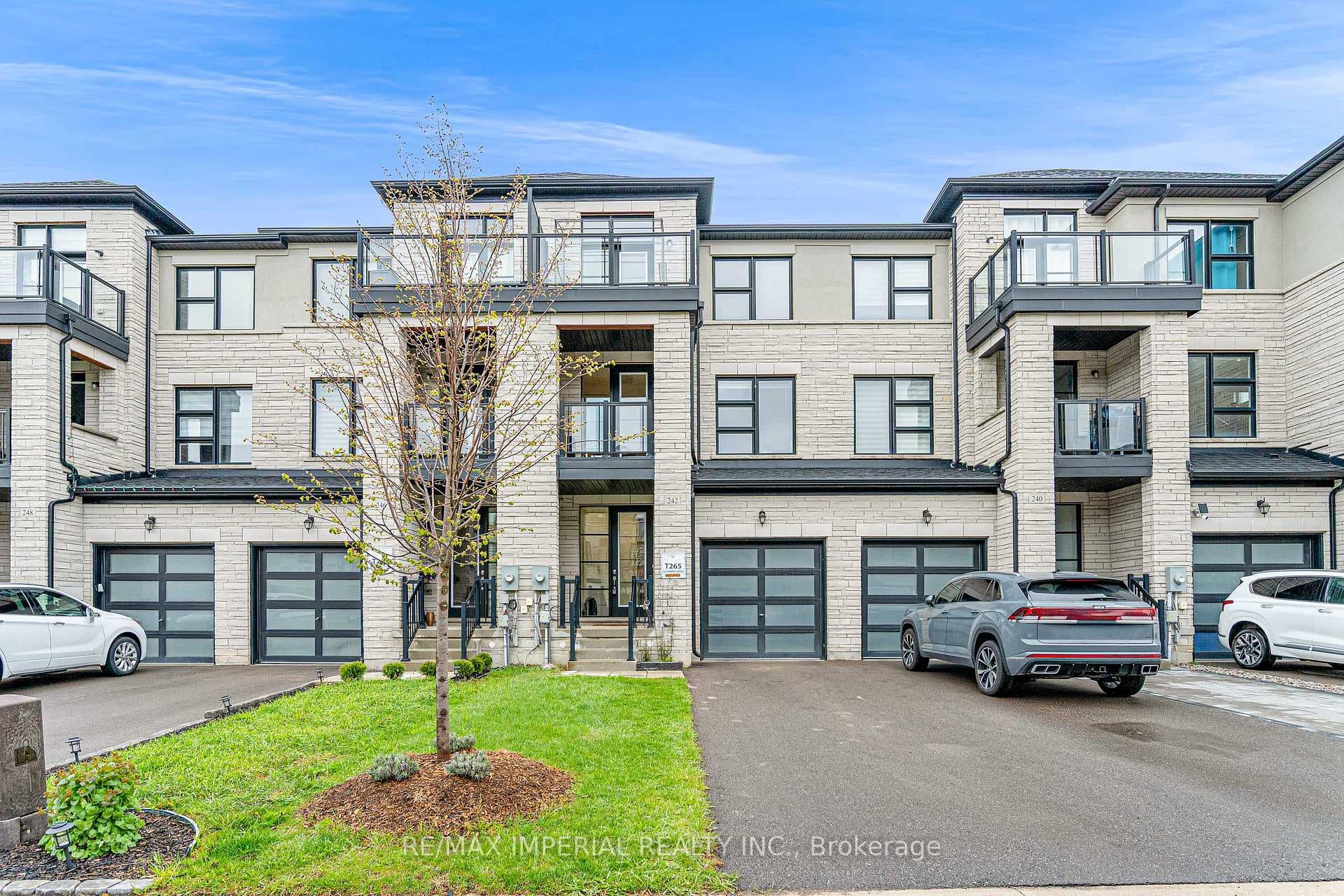 242 Vermont Avenue photo 1