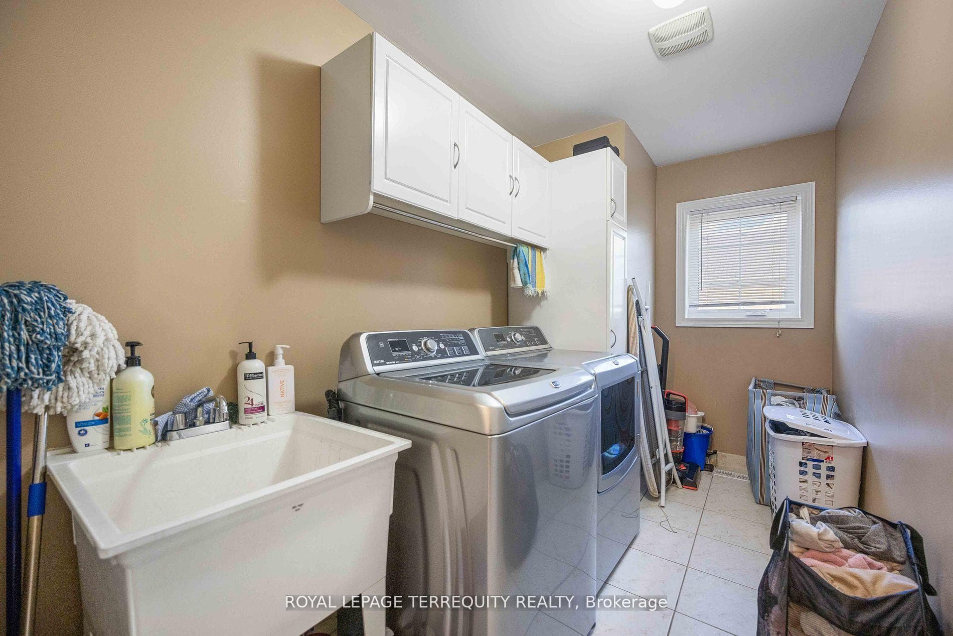 32 Seward Crescent Unit Main photo 41