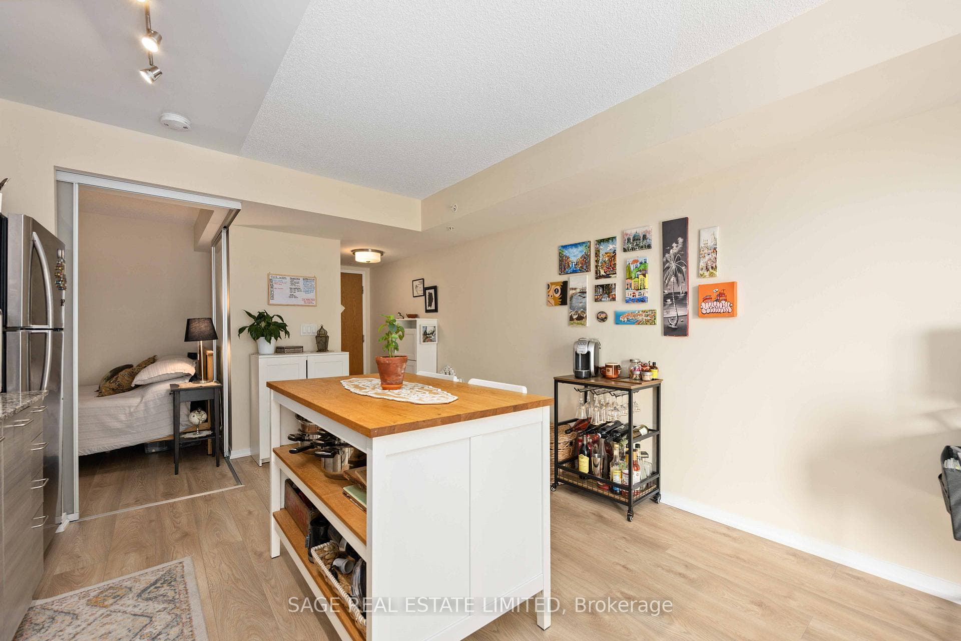 20 Joe Shuster Way Unit 1305 photo 15