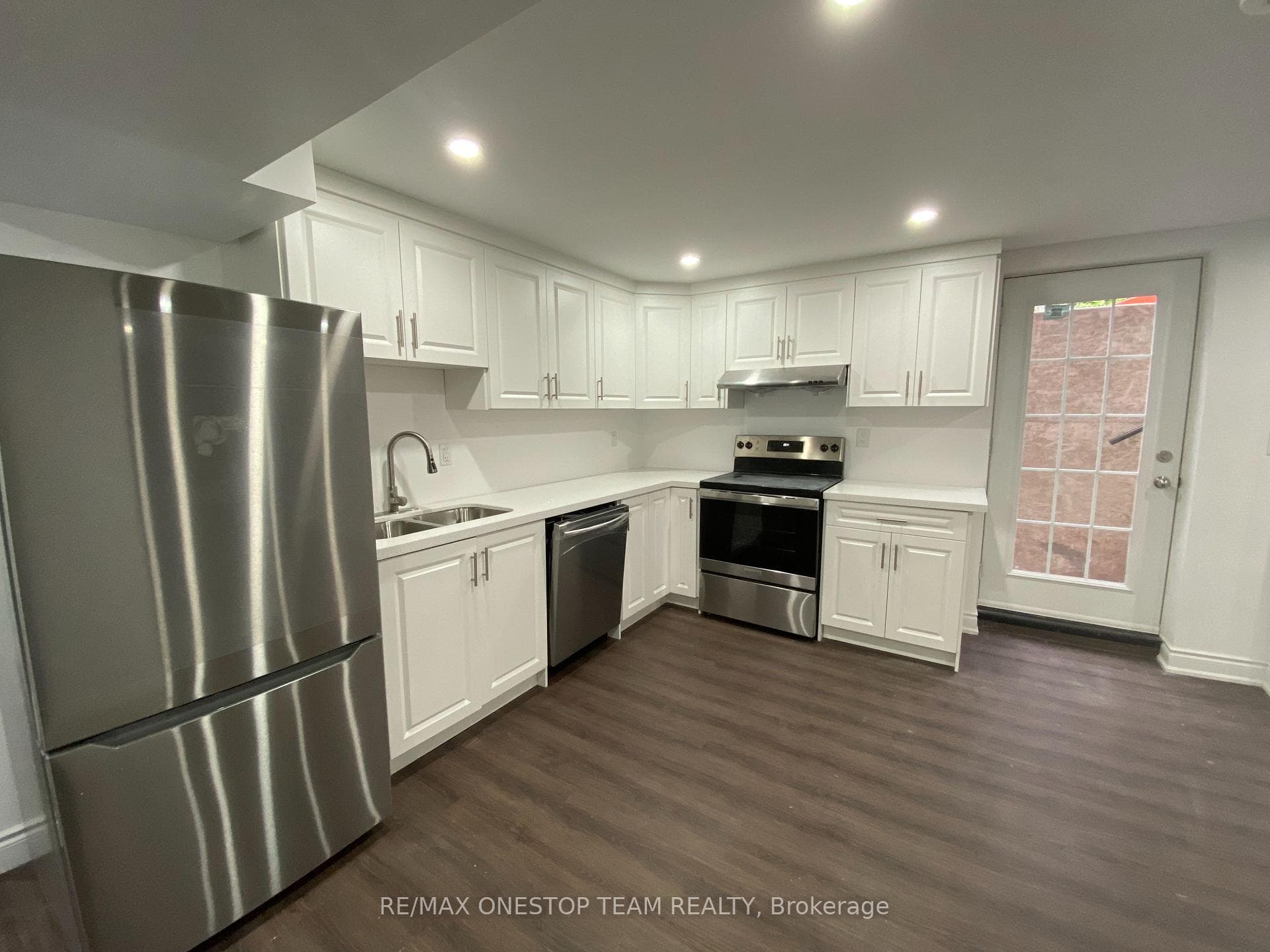 1410 Winterbourne Drive Unit Lower photo 5