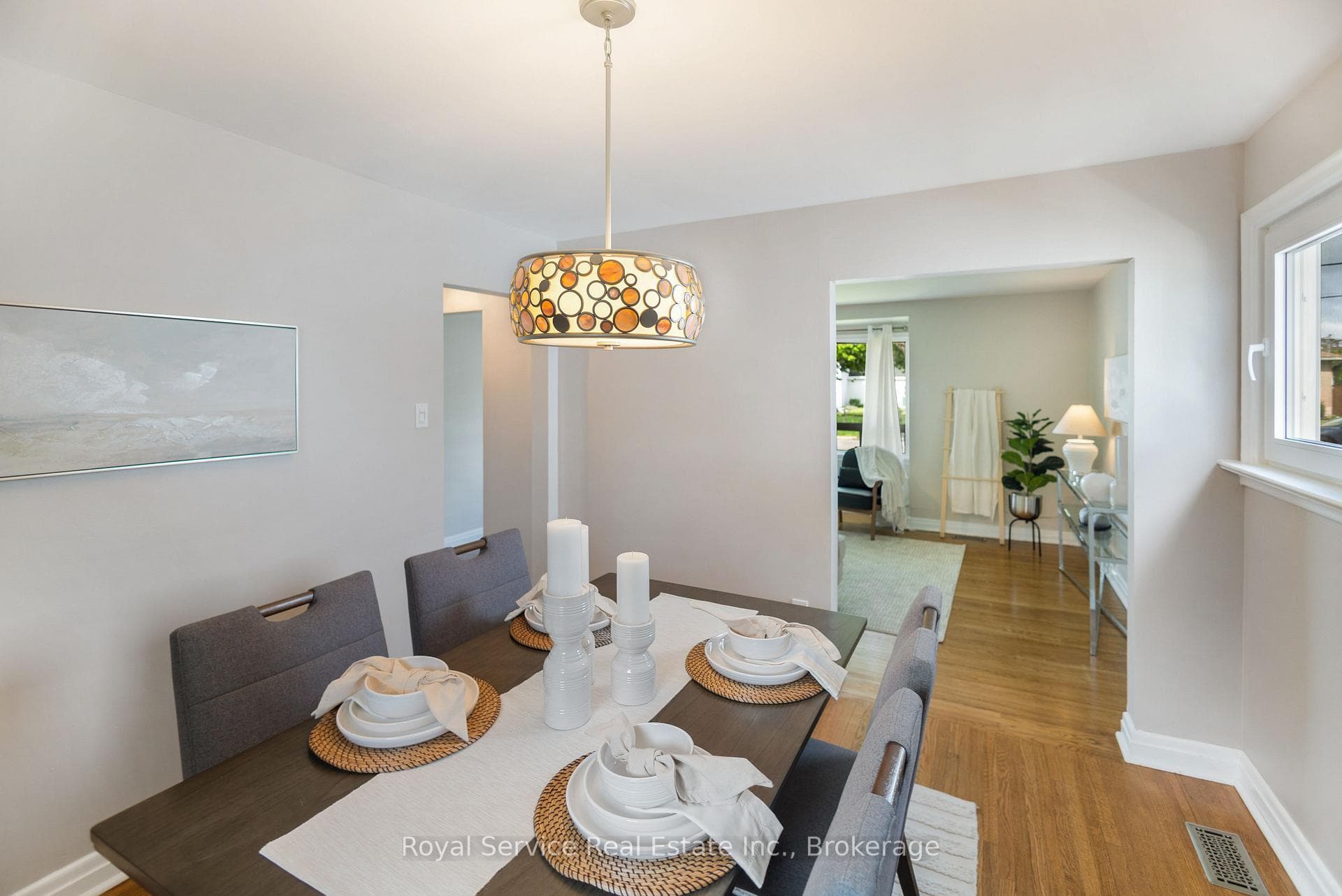 558 Burnham Street photo 14