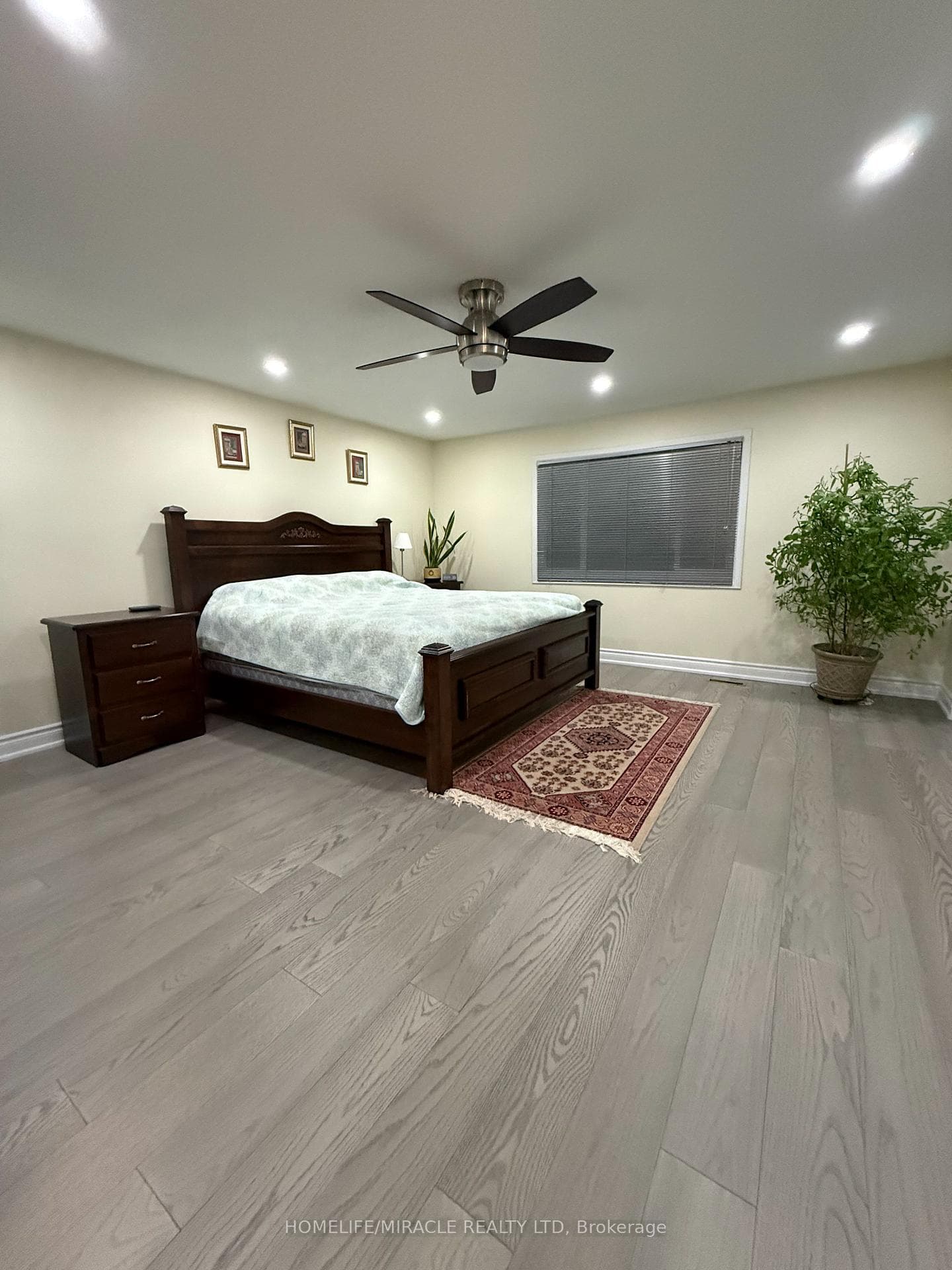 163 Mabley Crescent photo 9
