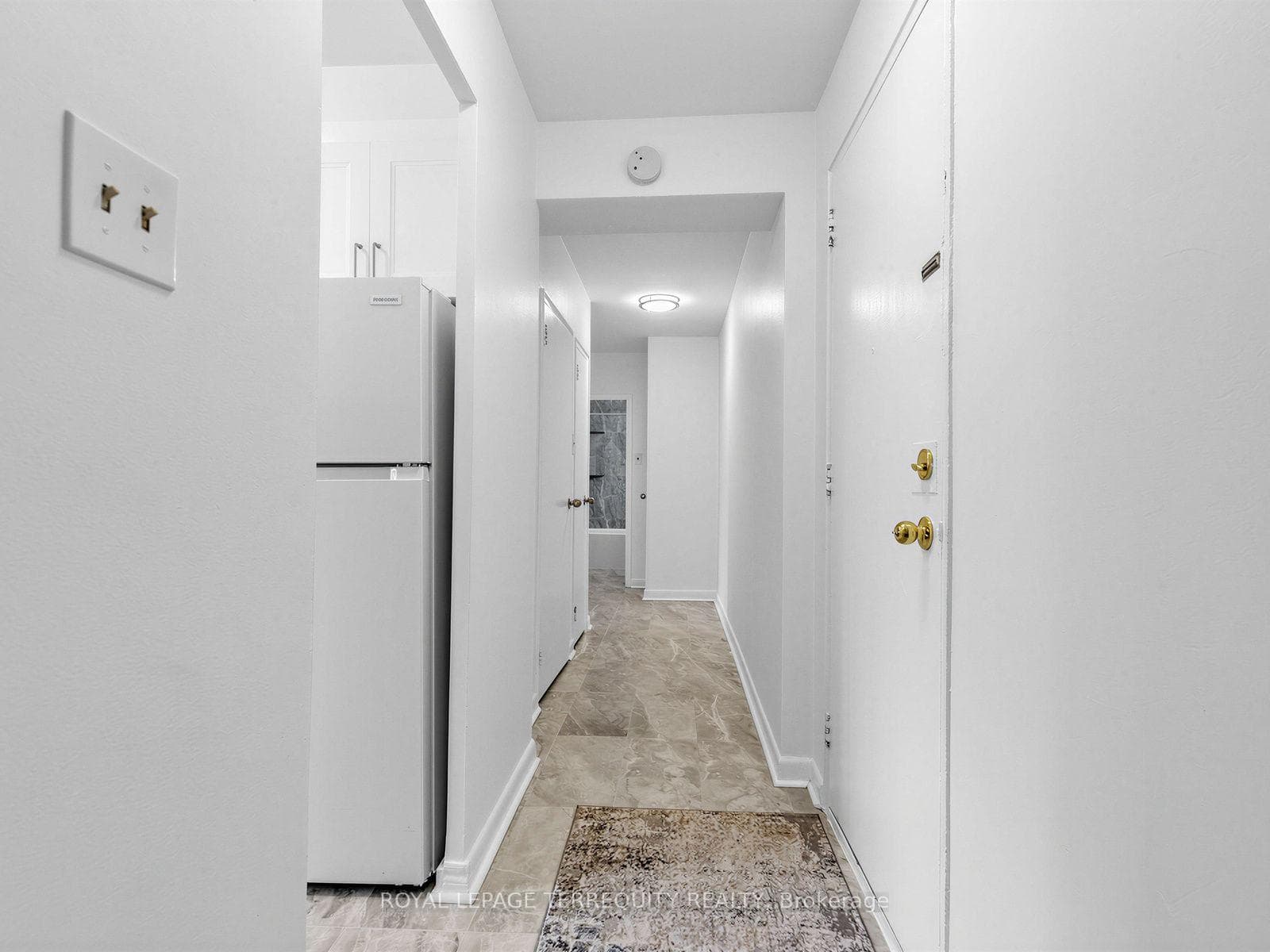 8 Kingsbridge Court Unit 404 photo 13