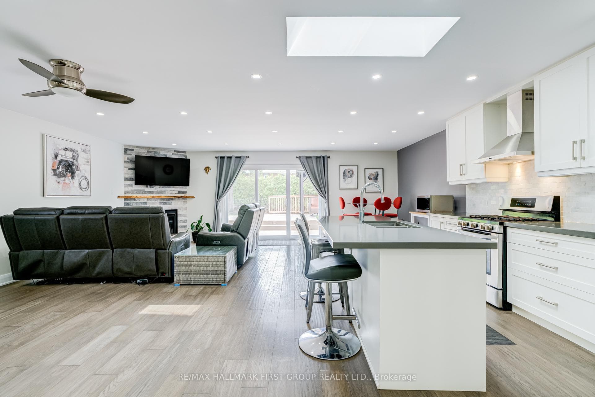 81 Sagewood Avenue photo 4