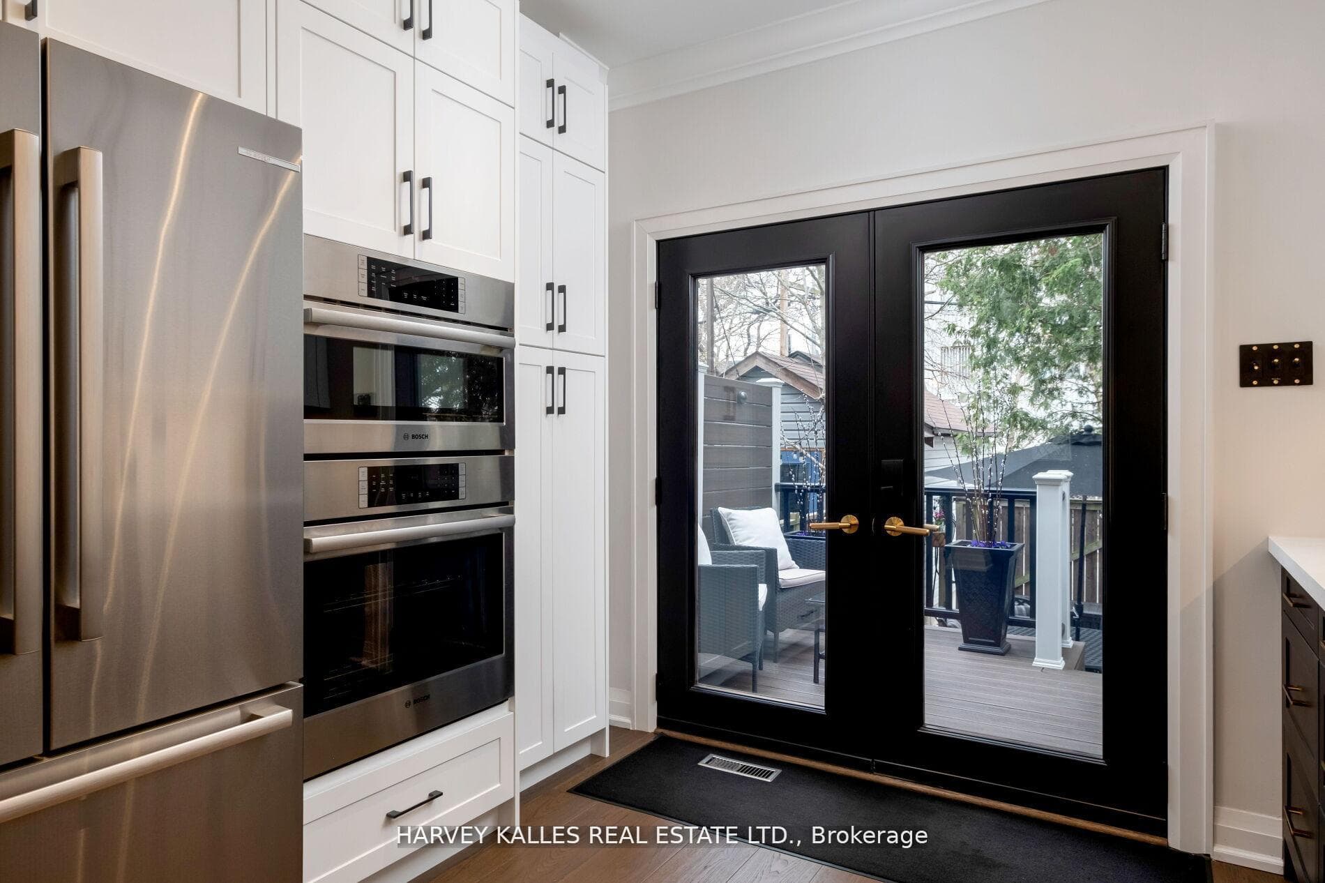 65 Tiverton Avenue photo 15