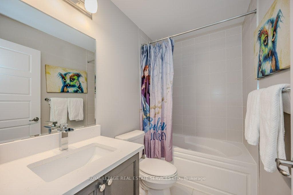 Four-Piece Main Bathroom