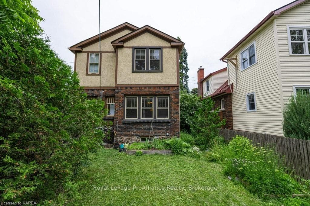 120 DUNDAS Street photo 38