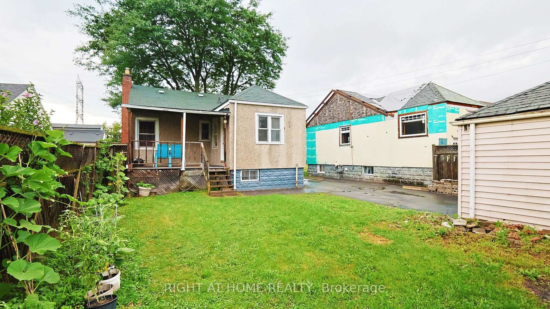 82 Normanhurst Avenue photo 46