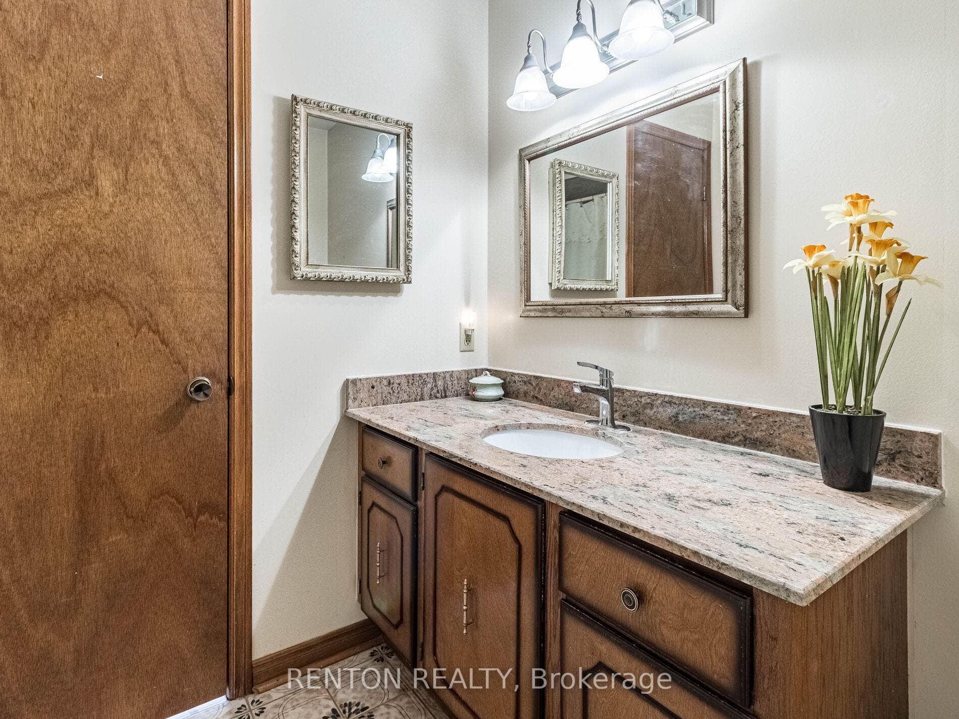 4387 Shelby Crescent photo 18