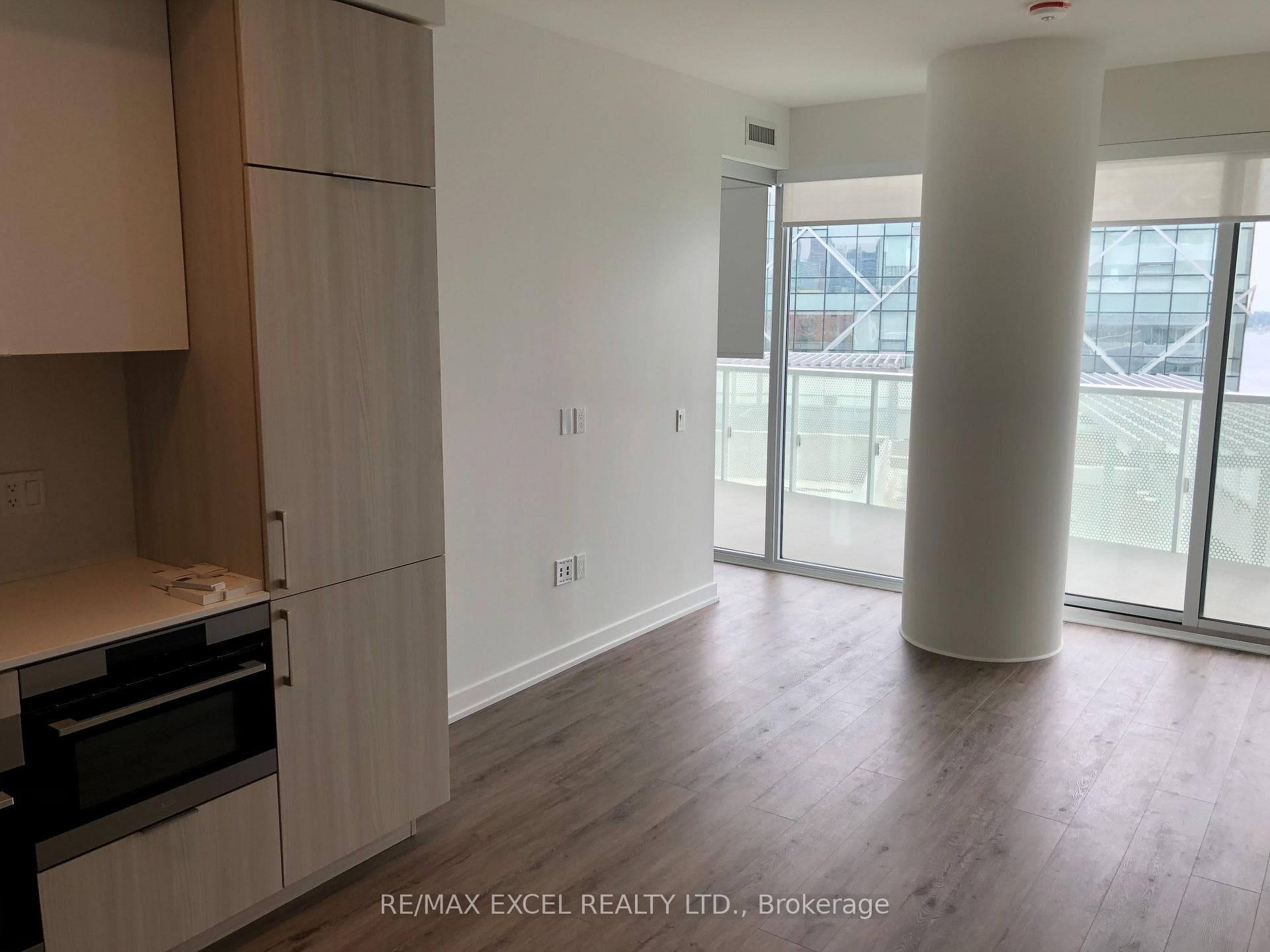 15 Queens Quay Unit 1303 photo 2
