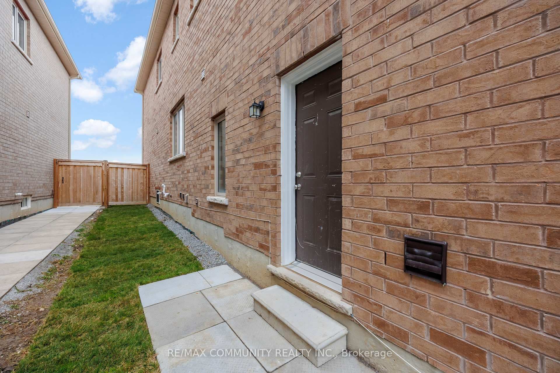 14 Mohandas Drive photo 38