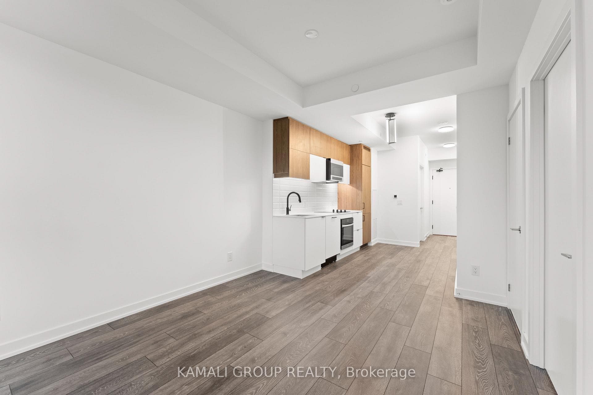 8888 Yonge Street Unit 213 photo 5
