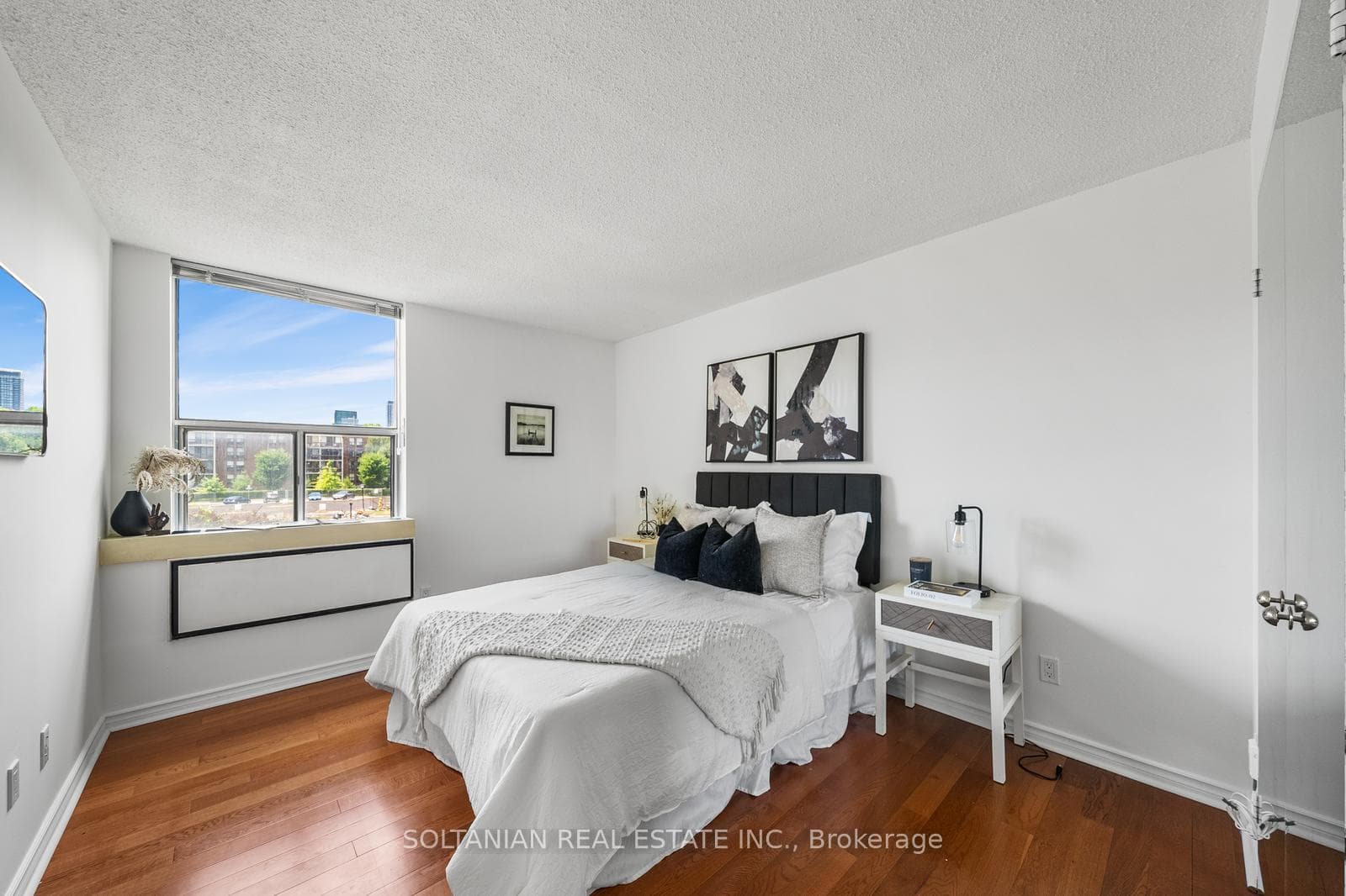 30 Fashion Rose Way Unit 303 photo 20