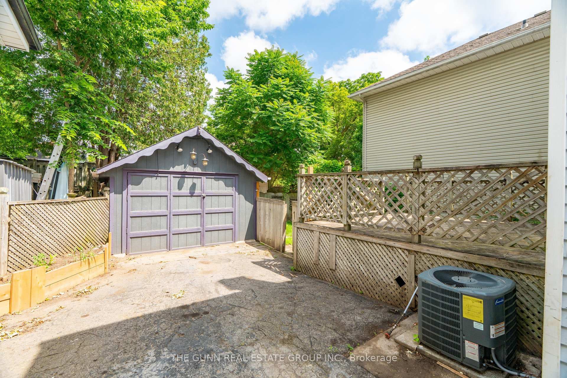 904 Dame Street photo 31