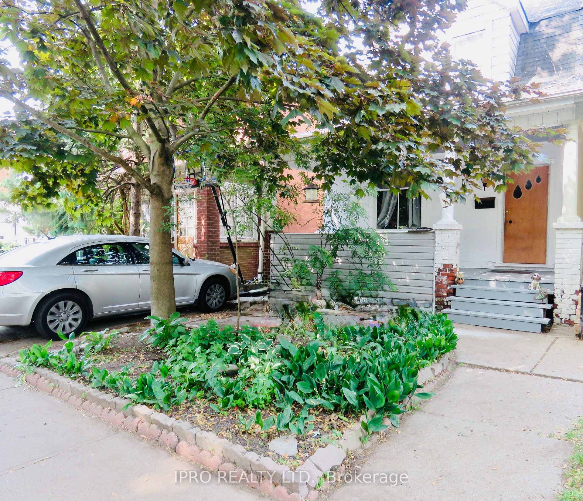 76 Kenilworth Avenue photo 2