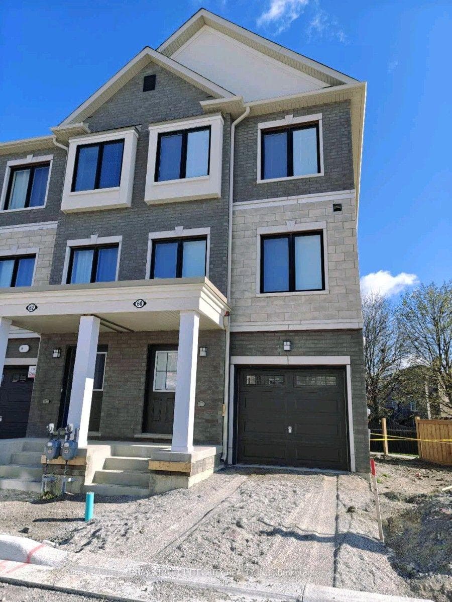 60 Covington Crescent photo 1